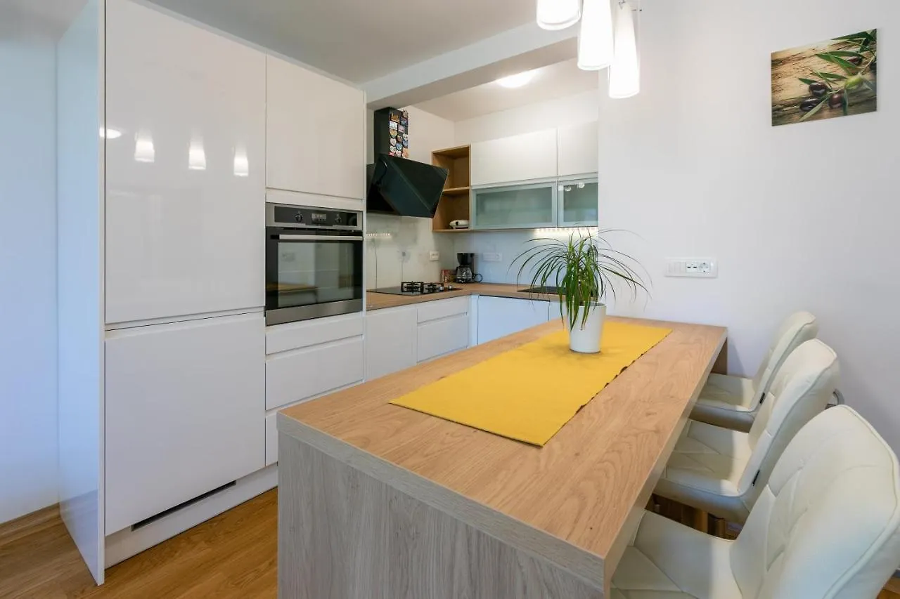 Apartment Olive Selce